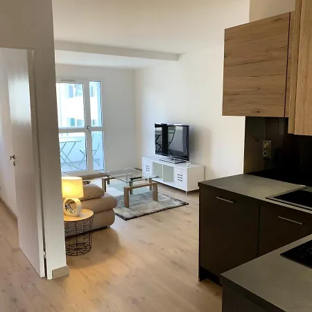 Tres Bel T2 De Standing Entierement Meuble A 5 Min A Pied Du Centre. Apartment *